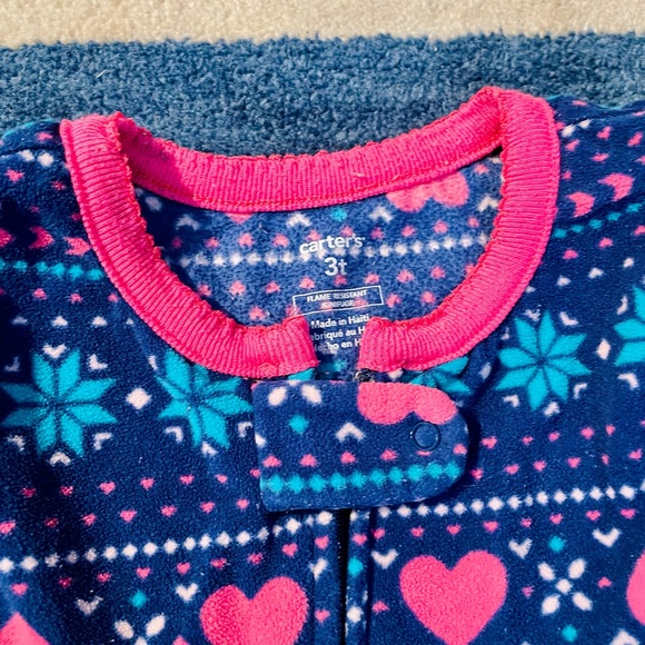 Carter’s 3T fleece footed pajamas bundle cozy cupcake 🧁 butterfly 🦋 heart 💜 - Picture 7 of 8